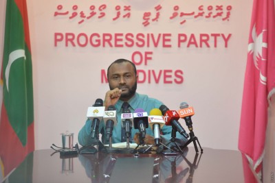 އިސްލާމީ ޔުނިވާސިޓީގެ އިމާރާތެއް އަޅަން ރައީސް ވަނީ ބިމެއް ދެއްވާފައި: ޝަހީމް