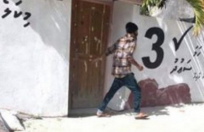 ރުސްތުމްގެ މައްޗަށް އަދުލުއިންސާފު ގާއިމުކުރަން ހުރަސް އެޅުމުގެ ދައުވާކޮށްފި