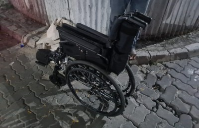 ހާއްސަ އެހީއަށް ބޭނުންވާ މީހެއްގެ ވީލްޗެއާ ވަގަށް ނަގައިގެން ދަނިކޮށް އަތުލައިގެންފި