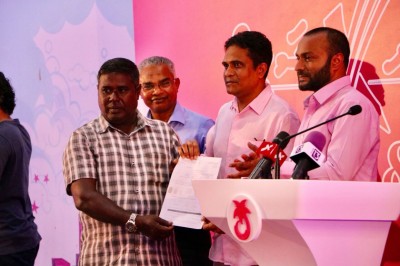 ގެމަނަފުށީގައި އެމްޑީޕީގެ ވަރުގަދަ މީހަކު ޕީޕީއެމަށް ސޮއިކޮށްފި