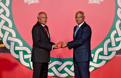 ނިޝާން މުލީގޭ ޝަރަފުގެ އިއްޒަތް ހެލްތު މިނިސްޓަރު ނަސީމަށް އަރުވައިފި