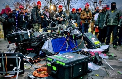 ޓްރަމްޕު ހެކިބަސް ދެއްވުމަށް އަމުރެއް ނެރެފި