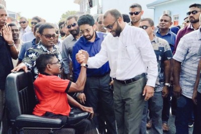 ޑރ. ޝަހީމް ގއ. އަތޮޅަށް: ވިލިނގިލިން ހޫނު މަރުހަބާއެއް!