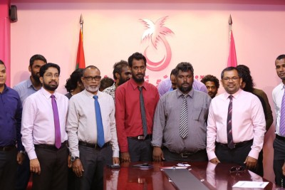 ހަންޏާމީދޫ ދެ ކައުންސިލަރަކާއި އިތުރު ބަޔަކު ޕީޕީއެމާ ގުޅިއްޖެ