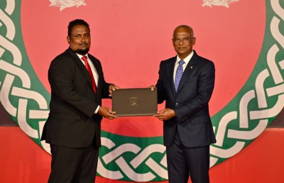 "މިހާރު" ގެ ކުޅިވަރު ނޫސްވެރިޔާ ހަމްދޫނަށް ގައުމީ އިނާމު