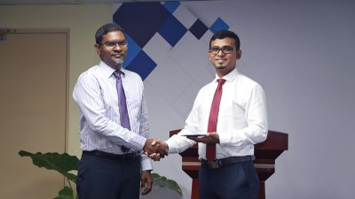 ރާއްޖޭގެ މާލީ މައްސަލަތަކަށް ހައްލު ނެރެވޭނީ ދިވެހީންނަށް: ގަވަރުނަރު