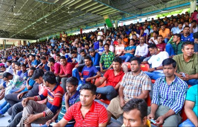 ކާނެ އެއްޗެއް ހޯދަން ބިދޭސީން ސަލާން ޖަހަނީ!