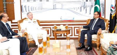 ޕާކިސްތާނުގެ ޗީފް އޮފް ނޭވަލް ސްޓާފް، ޑިފެންސް މިނިސްޓަރާ ބައްދަލުކުރައްވައިފި