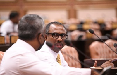 މަޝްވަރާ ކުރުމުގެ ކުރިން ވިޕް ނެރުމުން މަޖިލިސް ހޫނުވެއްޖެ!
