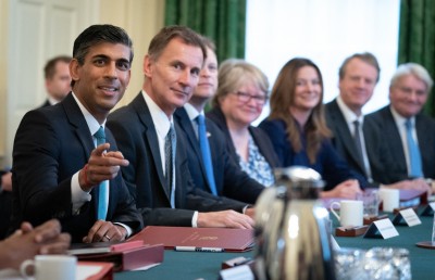 އިނގިރޭސި އާ ސަރުކާރަށް ބާ ކެބިނެޓެއް