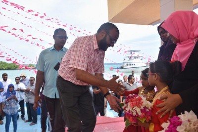 ޑރ. ޝަހީމަށް އެމަނިކުފާނުގެ އުފަން ރަށުން ހޫނު މަރުހަބާއެއް!