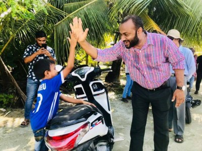 ޑރ. ޝަހީމަށް ގެމަނަފުށީ ރައްޔިތުންގެ ލޯބި!