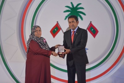 ކީރިތި ގުރުއާން ހިތުދަސްކޮށްގެން ހަ ބޭފުޅަކަށް ރައީސްގެ މެޑަލް