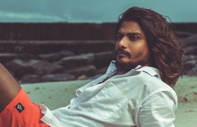 މަންޑޭ ކަމަށް ހެދިގެން އަންހެން ކުދިންނަށް ލަނޑުދެމުން ގޮސް އެންމެ ފަހުން ޖަލަށް
