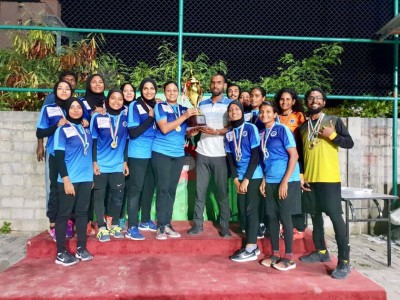 އަންހެން ޗެމްޕިއަންކަން ނިއު ރޭޑިއަންޓަށް، ފިރިހެން ޗެމްޕިއަންކަން ޔޫތު ސްޕޯޓްސް ކްލަބަށް