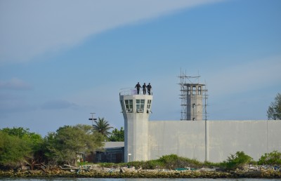 ތަމްރީނެއްގައި އުޅުނު ކަރެކްޝަންސްގެ ޒުވާން އަންހެން އޮފިސަރަކު ގެނބިގެން ނިޔާވެއްޖެ