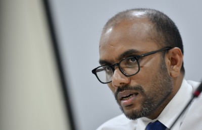 އައިލެންޑް އޭވިއޭޝަން ފަދަ ކުންފުނިތަކުގެ މުވައްޒަފުންގެ މުސާރަ ކުޑަކުރާނަން: އަމީރު