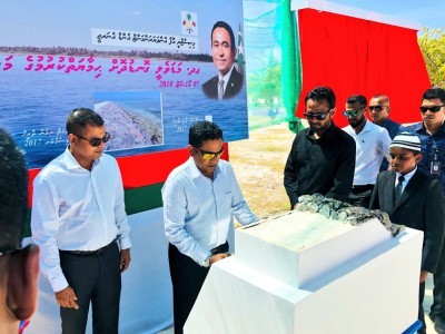 މަޑަވެލި ގޮނޑުދޮށް ހިމާޔަތްކުރުމުގެ މަޝްރޫއުގެ ނިންމުން ފާހަގަކޮށް، އެރަށު ބަނދަރު ހުޅުއްވައި ދެއްވައިފި