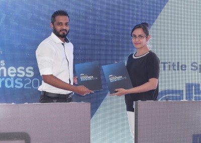 ބިޒްނަސް އެވޯޑްސްގެ ޕާޓުނަރުންނާއެކު ސޮއިކޮށްފި
