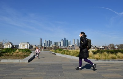 ލޮކްޑައުންގައި ޒުވާން ފިރިހެނުން އަސްލު ވެސް ބަހެއްނާހާ!