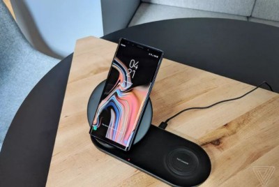 ފޯނާއެކު ސްމާޓްވޮޗްވެސް ޗާޖުކުރެވޭ ފާސްޓް ޗާޖިން ޑިވައިސްއެއް ސެމްސަންގުން ނެރެފި