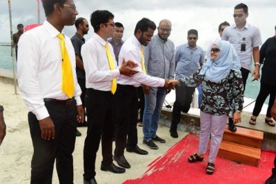 ބ. ހިތާދޫން މެޑަމްއަށް މަރުހަބާ ދެންނެވުމަށް އެންމެ ކުރީގައި އެމްޑީޕީ ކައުންސިލަރުން