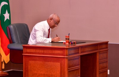 އިންތިޚާބު ފަސްކުރާ ބިލް ތަސްދީގު ކުރައްވައި، ސިވިލް ސާވަންޓުންގެ ސަސްޕެންޝަން ނިމުމަކަށް