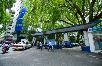 އޭޑީކޭގެ 12 މުވައްޒަފަކު ކޮވިޑް-19 އަށް ޕޮޒިޓިވްވެއްޖެ