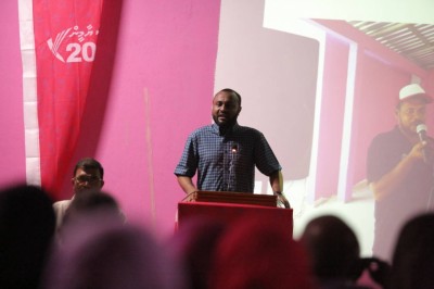 ރައީސް ޔާމީނުގެ ސަރުކާރު ފުރޮޅާލަން މަސައްކަތްކުރީ ބޭރު ބަޔަކު އަޑީގައި ތިބެގެން: ޝަހީމް