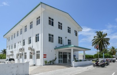 އެންމެން މާލެއަކަށް ނުފޮނުވާނެ، އަތޮޅު ހޮސްޕިޓަލްތައް ތައްޔާރު