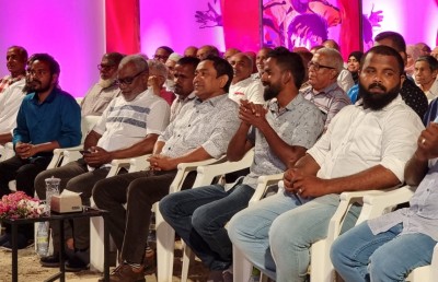 ޔާމީންގެ މަލާމާތް: އައްޑުއަށް އައި އިރު ފަސް ބައްރުން އައިސްތިބި ޖެޓުތައް ފެނި ކޮސްވެއްޖެ