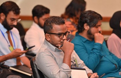 "ނުގުޅޭ" ކަމަށް ބުނެ އިންޑިއާ އާ ގުޅޭ އެއްވެސް ސުވާލަކަށް ޖަވާބެއް ނުލިބުނު!