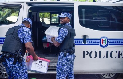 ފާޑުކިއުމަށް ޔާމީންގެ ރައްދު: ފުލުހުން ފޮނުވީ ވޯޓު ގުނައިދޭން!