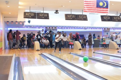 ރައީސް ޔާމީނަށް ކެމްޕެއިން ކުރުމަށް މެލޭޝިއާގައި ބޯލިން މުބާރާތެއް ބާއްވައިފި