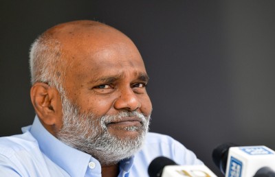ސިޔާސީ މަންޒަރަށް މުނައްވަރު؛ މި ނުކުމެވަޑައިގަތީ ހަމަ މަގަށް އަޅުވަން؟