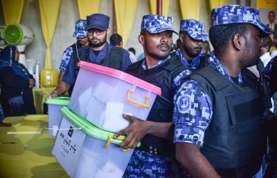 ފާޑުކިއުމަށް ޔާމީންގެ ރައްދު: ފުލުހުން ފޮނުވީ ވޯޓު ގުނައިދޭން!