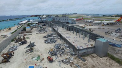 އާ ޓާމިނަލް އެޅުމަށް މިހާރު ބޭނުންކުރާ އިންޓަނޭޝަނަލް ޓާމިނަލްގެ ބައެއް ތަޅާލައިފި