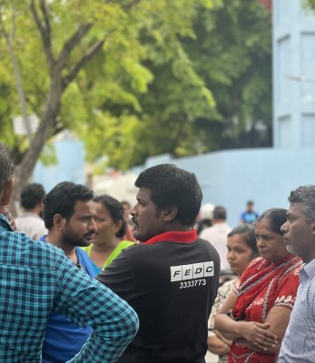 ބާރު އަޑެއް އިވިގެން ބަލައިލި އިރު ރޯވެ އަނދަނީ