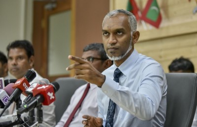 މުއިއްޒު އުޅުއްވަނީ ޒިންމާއިން ރެކެން، ގަރާޖުތައް ބަދަލުކުރުން ނުހުއްޓުވަން: އަކްރަމް