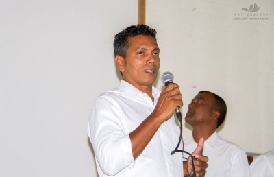 އައްޑޫގައި ބައެއް ކާބޯތަކެތީގެ އަގުބޮޑުކަން ފާހަގަވޭ: މޭޔަރު