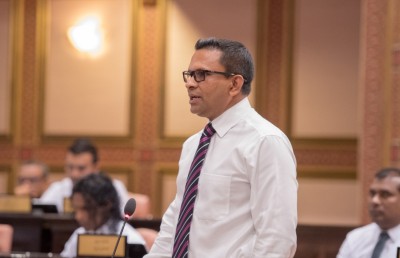 ވަކީލުކަމުގެ ހުއްދަ ހޯދަން ބާކައުންސިލްގެ އިމްތިހާނު ހެދުމުގެ ޝަރުތު ފަސްކުރަން ނާޒިމު ހުށަހަޅުއްވައިފި