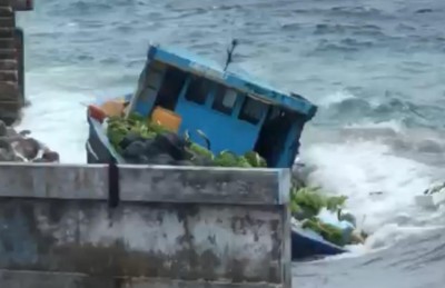 ވެސްޓް ޕާކް ތޮށިގަނޑުގެ މައްޗަށް ދޯންޏެއް އަރައި ފުނޑުފުނޑުވެއްޖެ