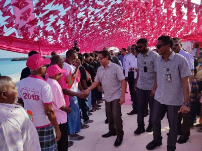 ލާރި ހުރިތަން ހޯދަން، އިދިކޮޅުން އަދީބު ކައިރިއަށް ލޯޔަރުން ފޮނުވާ: ރައީސް