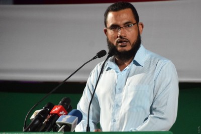 ފުލުހުންގެ އިދާރާއަށް ހާޒިރުވާން ޝެއިޚު އިލްޔާސަށް އަންގައިފި