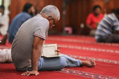 ފޮތަށް އަހުލުވެރިވޭ، ފައިދާއެއް ނެތް ކަންކަމުގައި ވަގުތު ބޭކާރުނުކުރޭ: ހުތުބާ