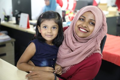 ބީއެމްއެލްގެ މުވައްޒަފުން އިއްޔެ އޮފީހަށް ދިޔައީ ދަރިންނާ އެކު