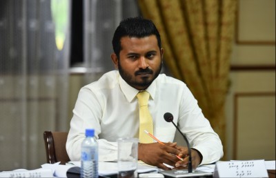 ގޭގައި ތިބި މީހުންނާއި ސިއްހީ ހިދުމަތްތެރިން އެއްވަރުވުން ބަލައެއް ނުގަނެވޭނެ: ވިސާމް