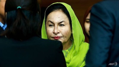 މެލޭޝިއާގެ ކުރީގެ ބޮޑުވަޒީރު ނަޖީބުގެ އަނބިކަނބަލުން ހައްޔަރުކޮށްފި