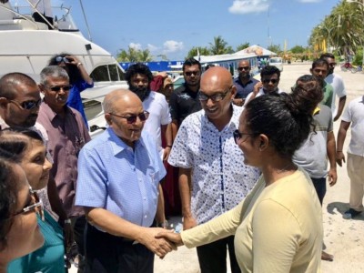 ޝުކުރު އަދާކުރެއްވުމަށް ރައީސް މައުމޫނާއި އާއިލާ މާފުއްޓަށް