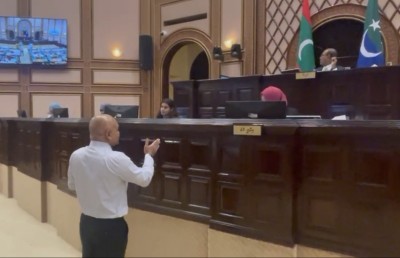 ޓެކްސް ބިލާ އެކު ދެ ފެކްޝަންގެ ފަހު ތަޅާލުންގަނޑު!